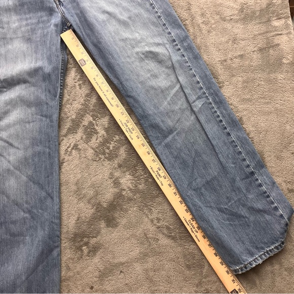 Levi’s 569 Light Wash blue denim distressed Men’s Size 32x32 - Picture 10 of 10